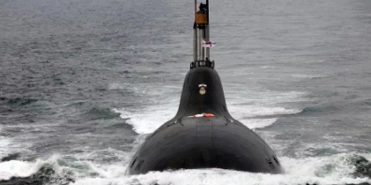 Mueren 14 tripulantes por incendio en submarino ruso