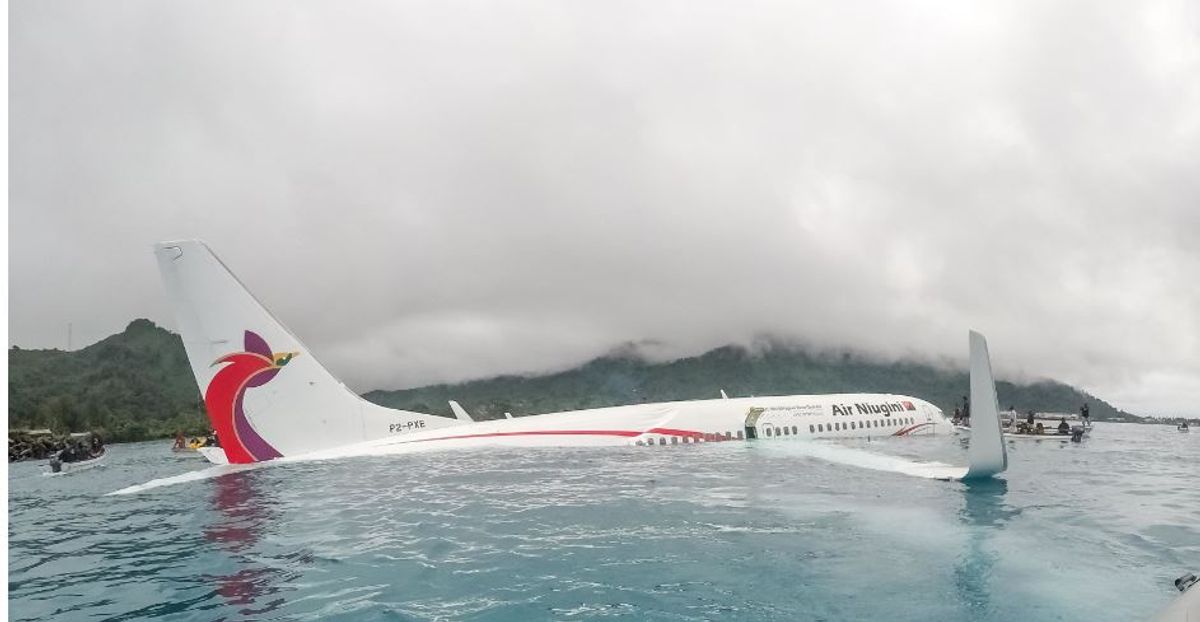 (Video) Así se vivió desde la cabina el choque de un Boeing 737 contra el mar en Oceanía