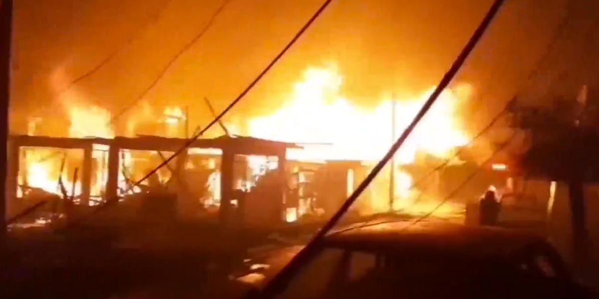 Incendio destruye casi 200 casas en Lima, un día antes de los Juegos Panamericanos