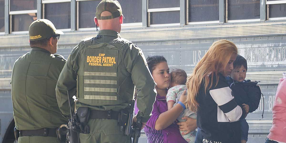 Al menos 18 bebés menores de 2 años fueron separados en frontera de EE. UU.