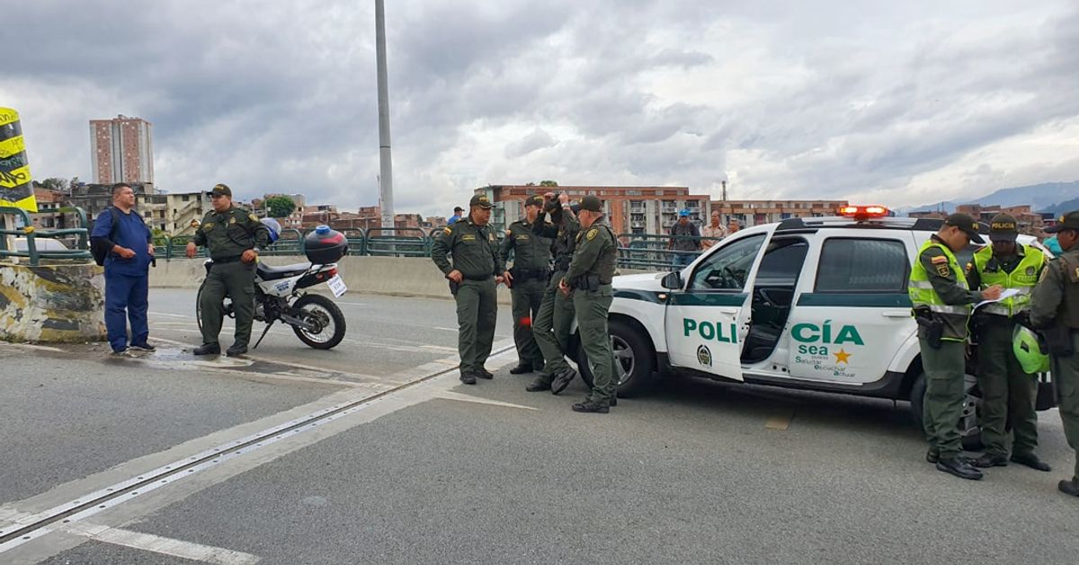 Tres motociclistas atropellados en persecución de película en Medellín