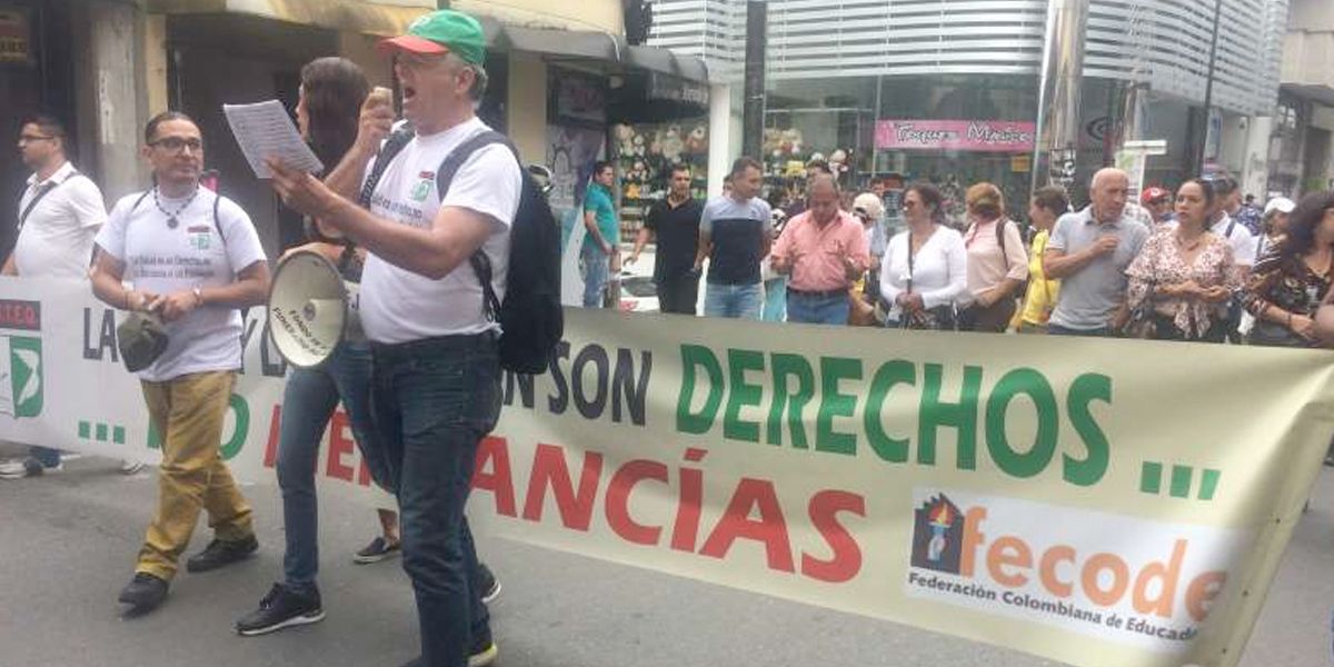 Docentes protestan por la mala calidad de la salud en Risaralda