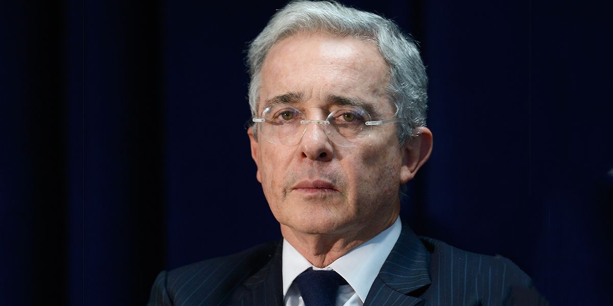 Piden mantener investidura al senador Álvaro Uribe