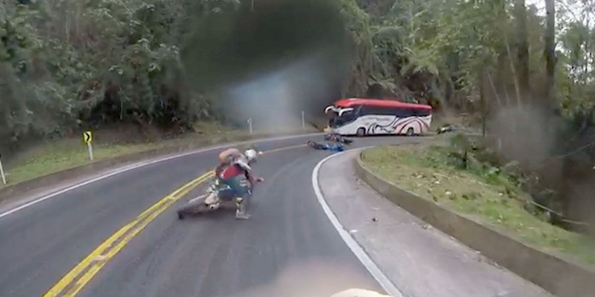 La curiosa campaña para evitar que un motociclista se caiga en Bucaramanga