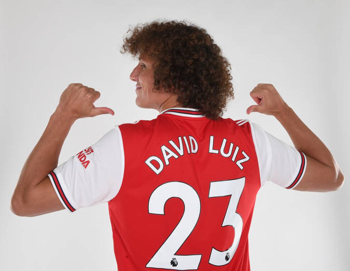 Arsenal confirmó como nuevo refuerzo al brasileño David Luiz