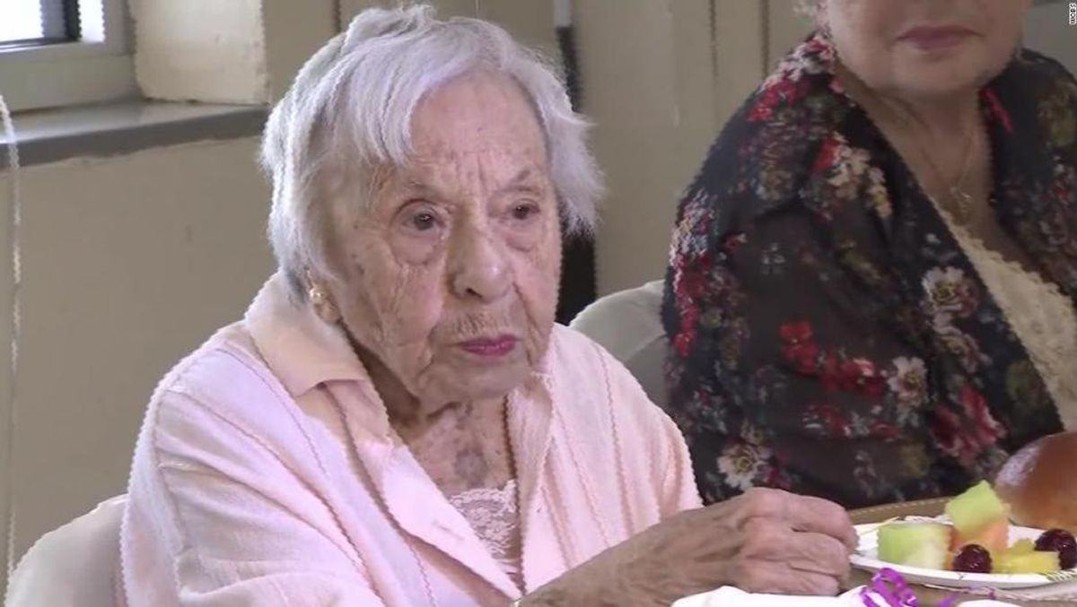 “No hay que casarse”: El secreto de mujer de 107 años para vivir tanto