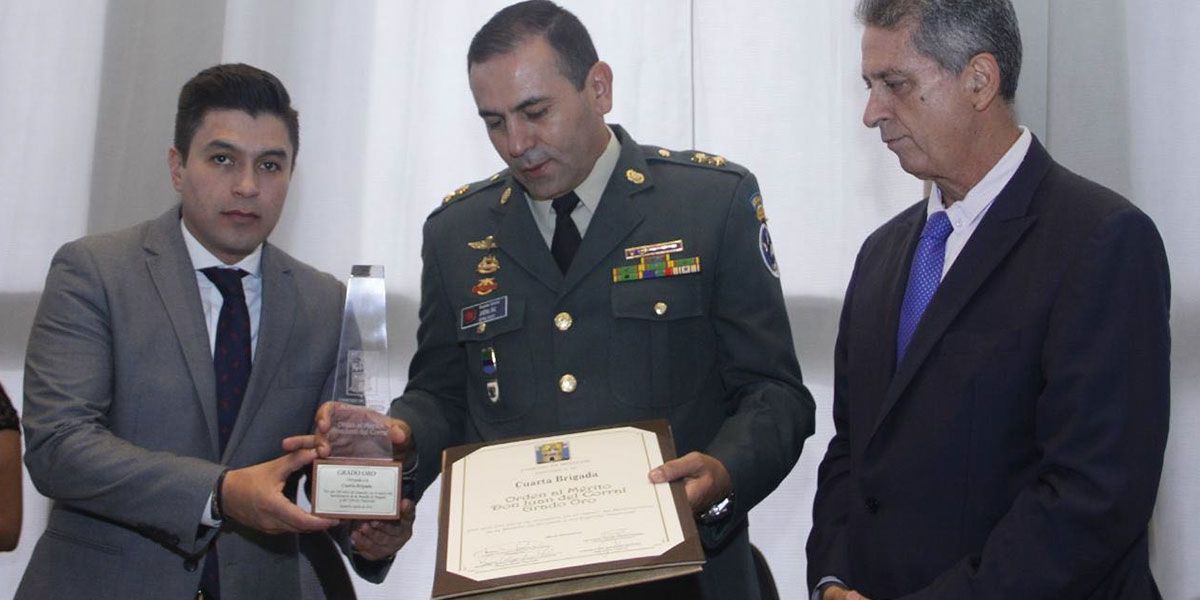 La polémica condecoración a la Cuarta Brigada del Ejército que es investigada por corrupción