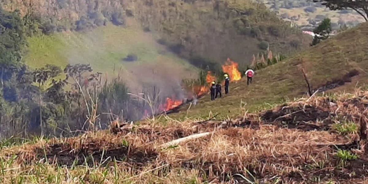 Alerta roja por 80 incendios de capa vegetal en Risaralda