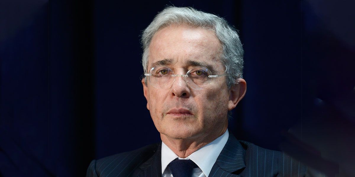 En Acacías, Meta, abuchearon al senador Álvaro Uribe
