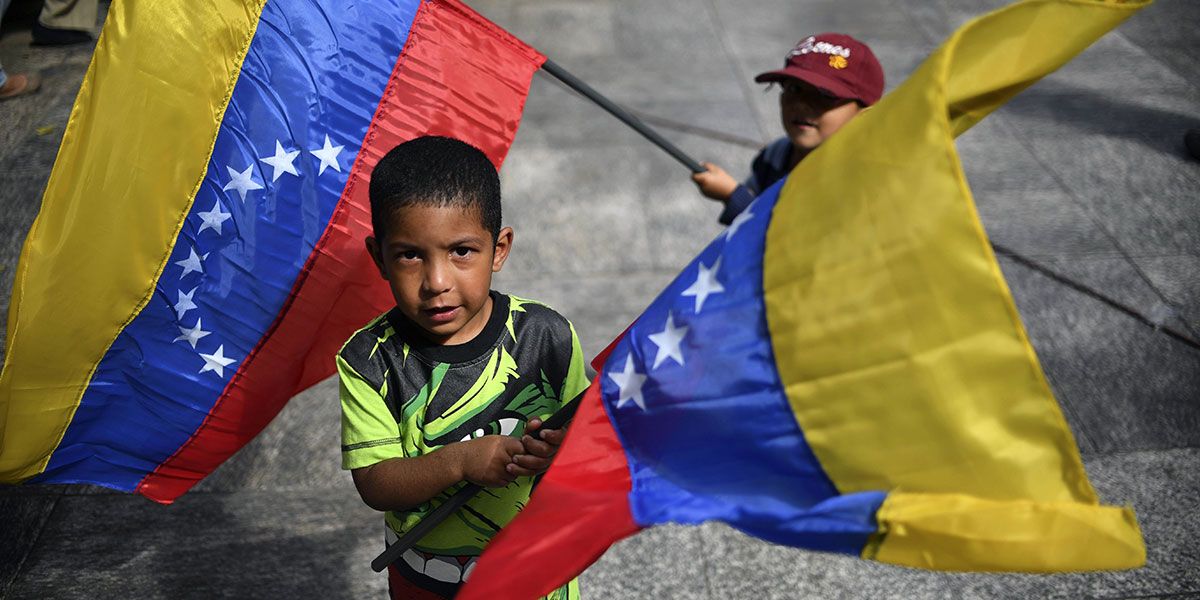 Los requisitos para nacionalizar a niños de padres venezolanos en Colombia
