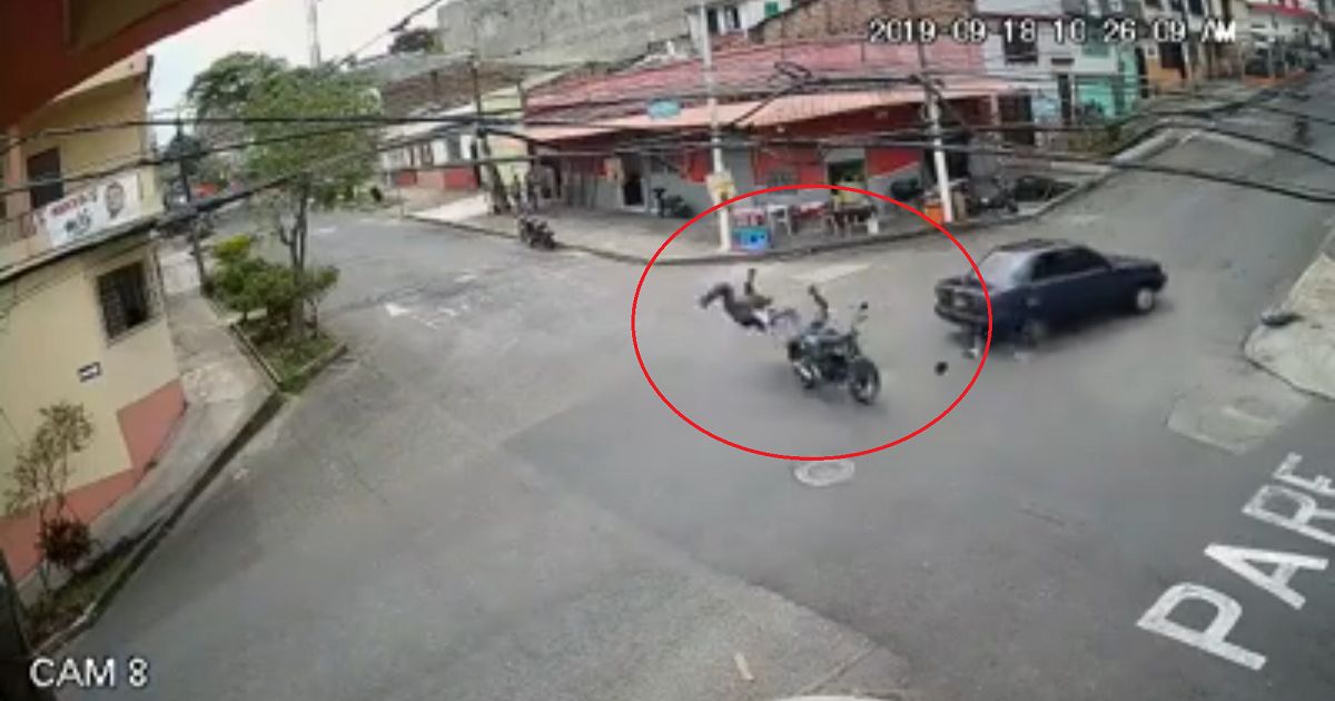 (Video) Impresionante accidente de moto que hizo caso omiso a un ‘Pare’ en Pereira