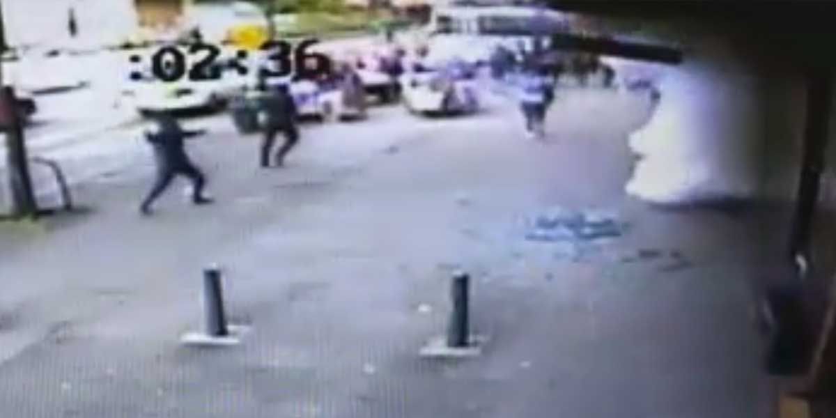 En video quedó registrado ataque vandálico frente a la U. Pedagógica