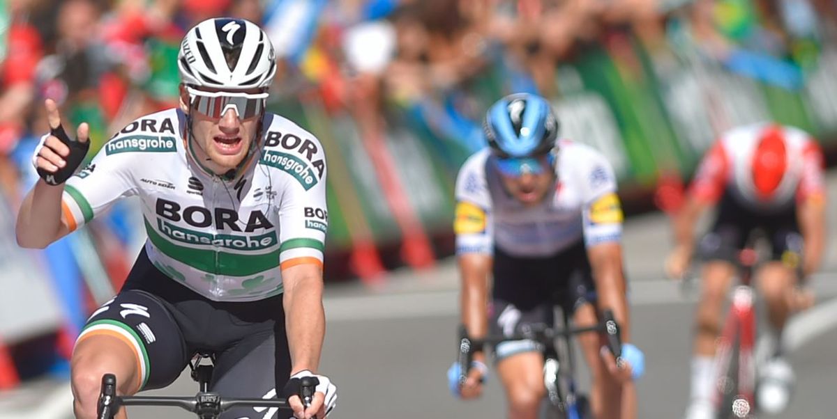 Fuerte caída en final de etapa de Vuelta a España dejó varios corredores lastimados