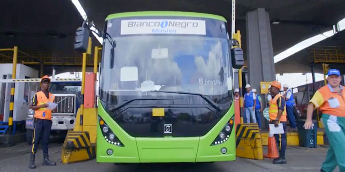 Cali pone a rodar primera flota de buses eléctricos en Colombia