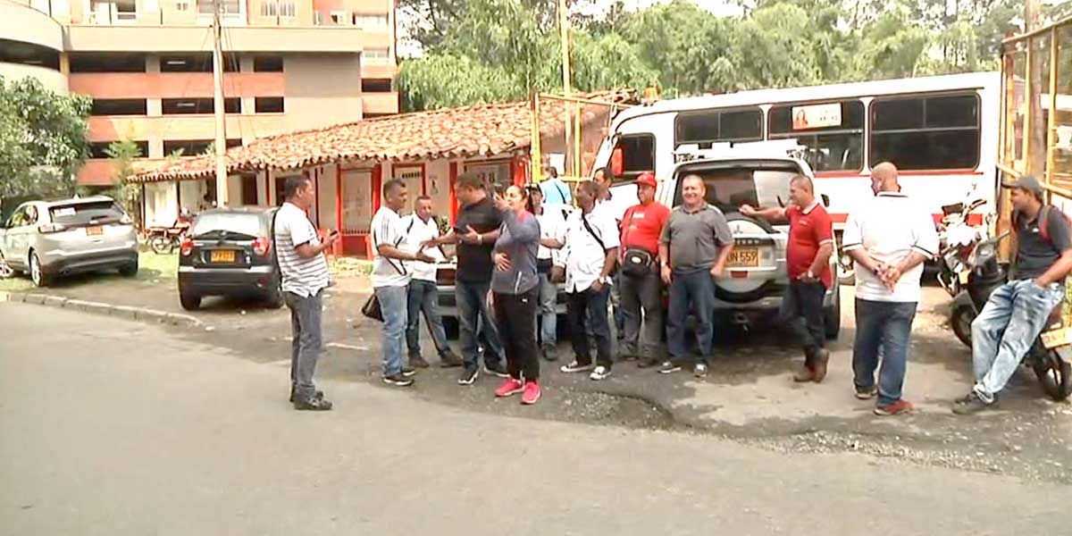 Conductores protestan por desalojo de parqueadero en Envigado, Antioquia