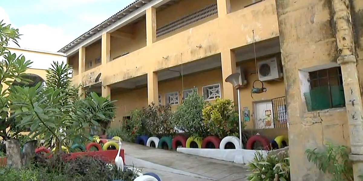 Colegio declarado patrimonio cultural de Barranquilla se cae a pedazos