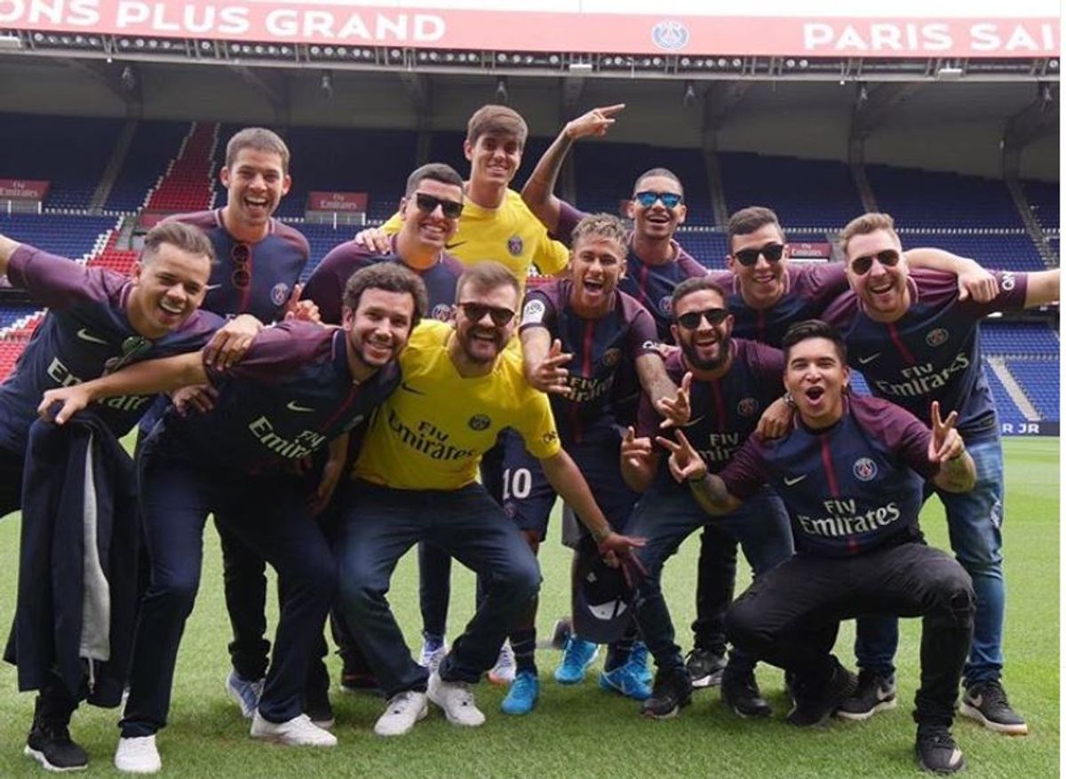 Neymar le paga una millonada mensual a sus ‘amigos’ para que estén con él