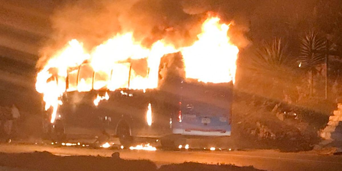 Volvieron a quemar un bus en Cundinamarca, esta vez en la vía Bogotá – Ibagué
