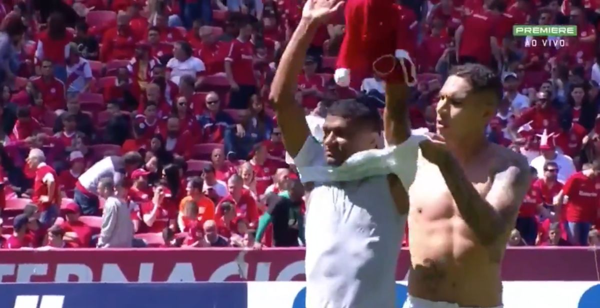 (Video) Paolo Guerrero le quitó ‘a las malas’ la camiseta a un jugador de Chapecoense