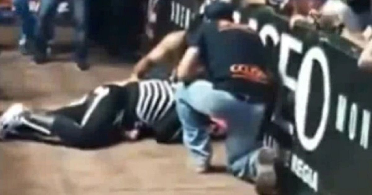 (Video) Hospitalizan a luchador tras aterradora caída desde el ring