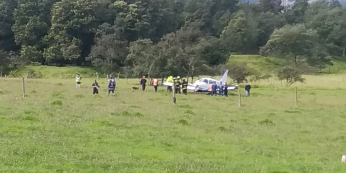 Aeronave aterriza de emergencia cerca de la carrera Séptima con calle 210, en Bogotá