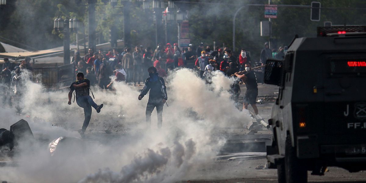 Chile enfrenta los estragos dejados por violentas manifestaciones el fin de semana