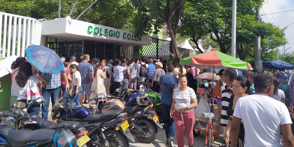 Denuncian “falta de tarjetones y negligencia” en puesto de votación del colegio Colón en Barranquilla