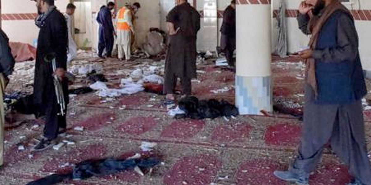 Aumentan a 62 muertos y 36 heridos las víctimas de atentado en mezquita de Afganistán