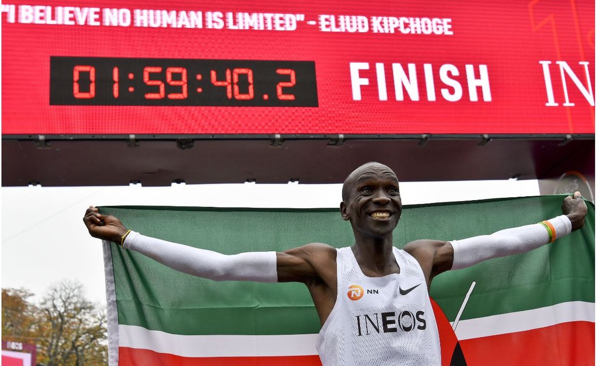 ¡Impresionante! Kipchoge se convirtió en el primer atleta en correr la maratón en menos de 2 horas