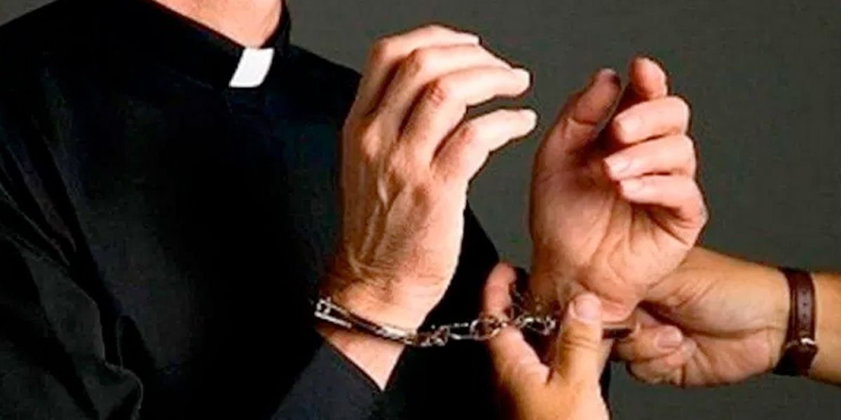 Imputan cargos a sacerdote que presuntamente abusó de su sacristán