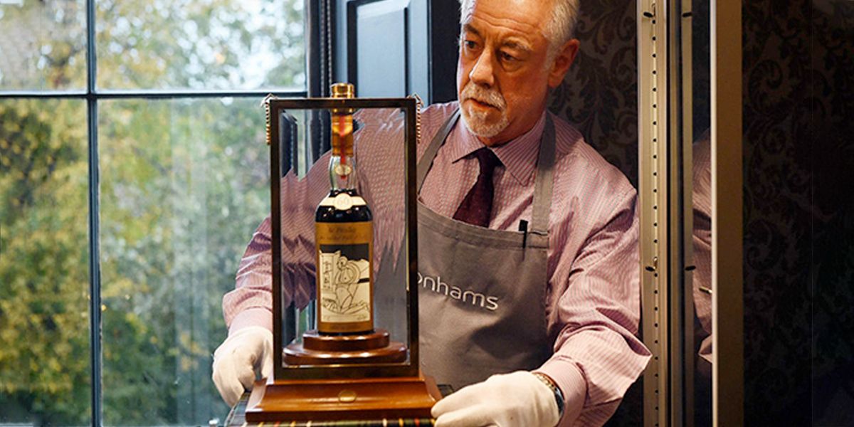 Se vendió la botella de whisky más cara del mundo y el precio es como para nunca destaparla