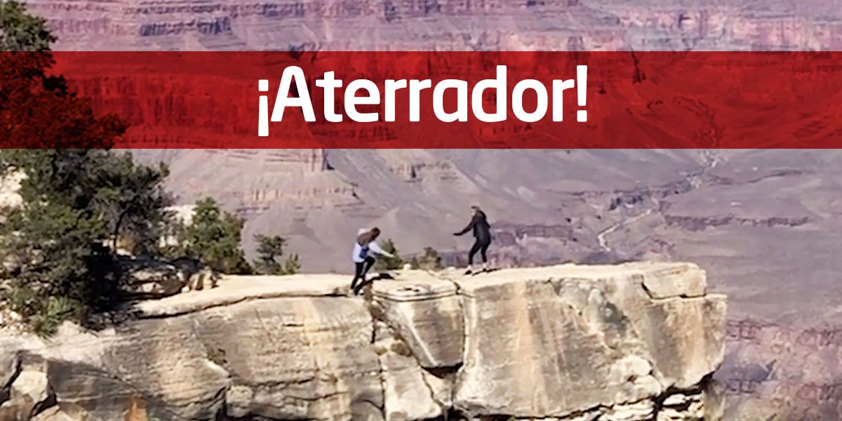 En video quedó grabado el momento en que una joven casi cae al vacío en el Gran Cañón por tomarse una selfie