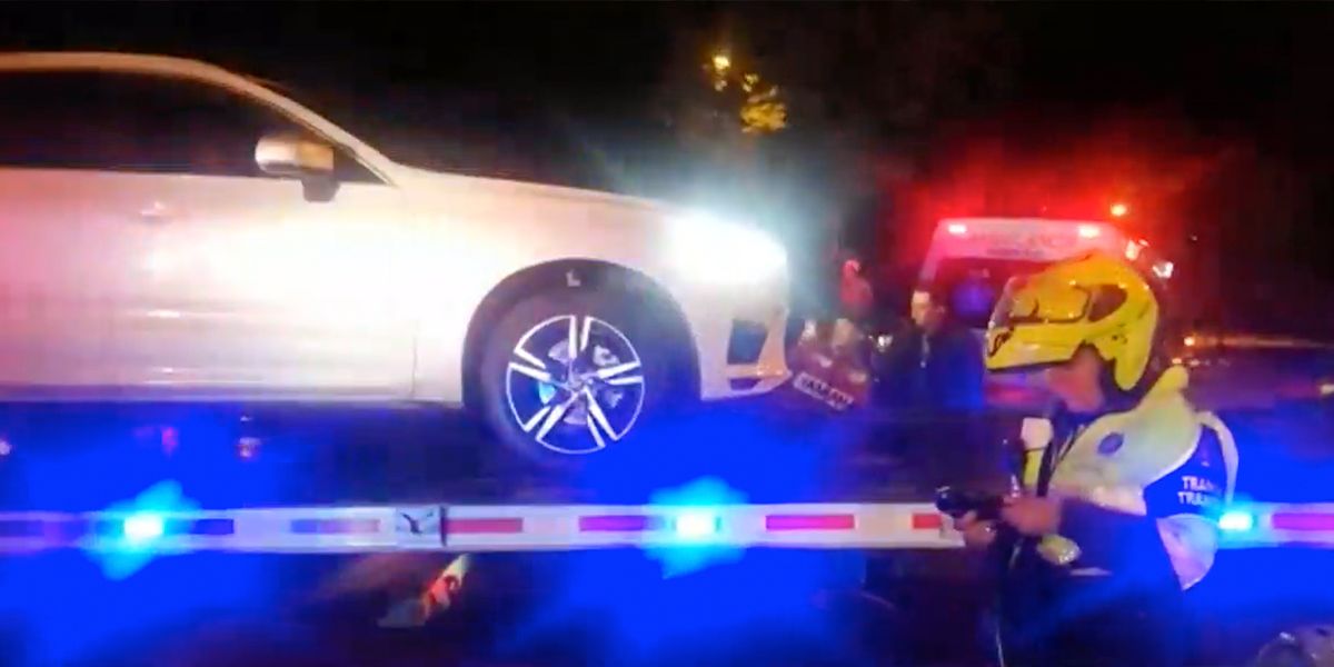 Buscan al dueño de una camioneta Volvo que arrolló a cinco motociclistas en Bogotá