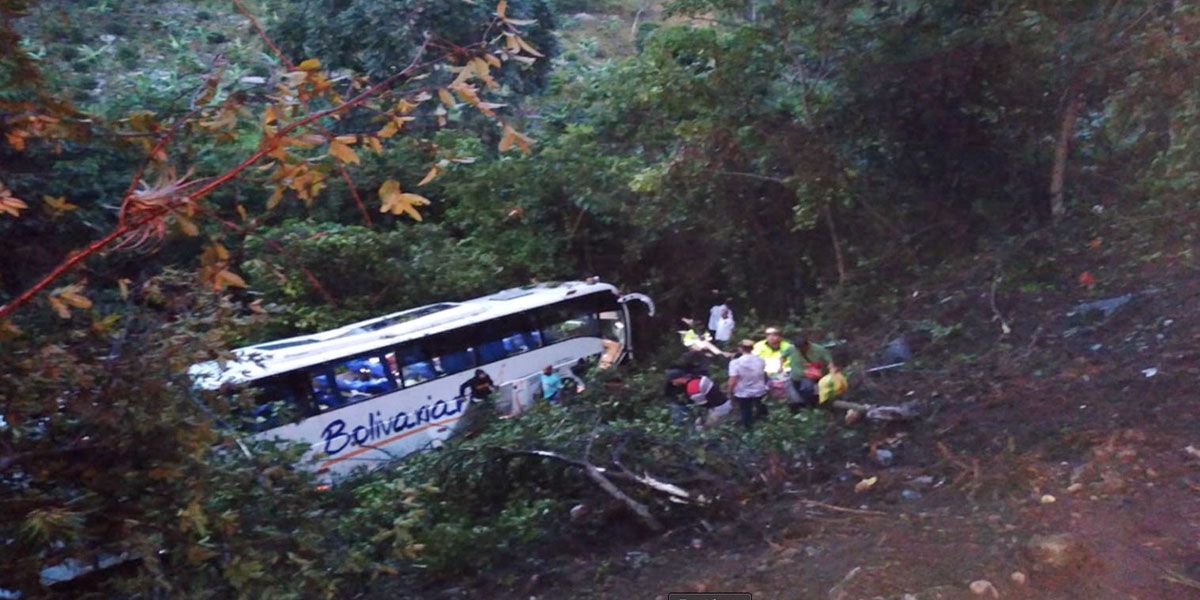 Bus rodó en la vía Cúcuta-Pamplona: una niña muerta y 36 heridos