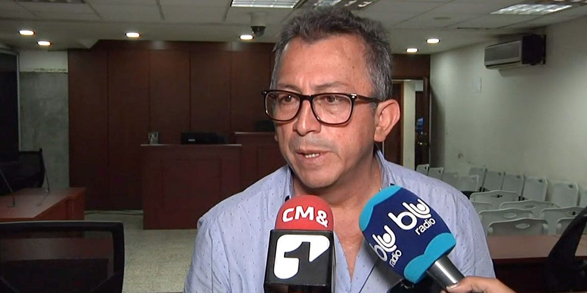 Como una burla califica abogado de víctimas aplazamiento de audiencia de Santiago Uribe