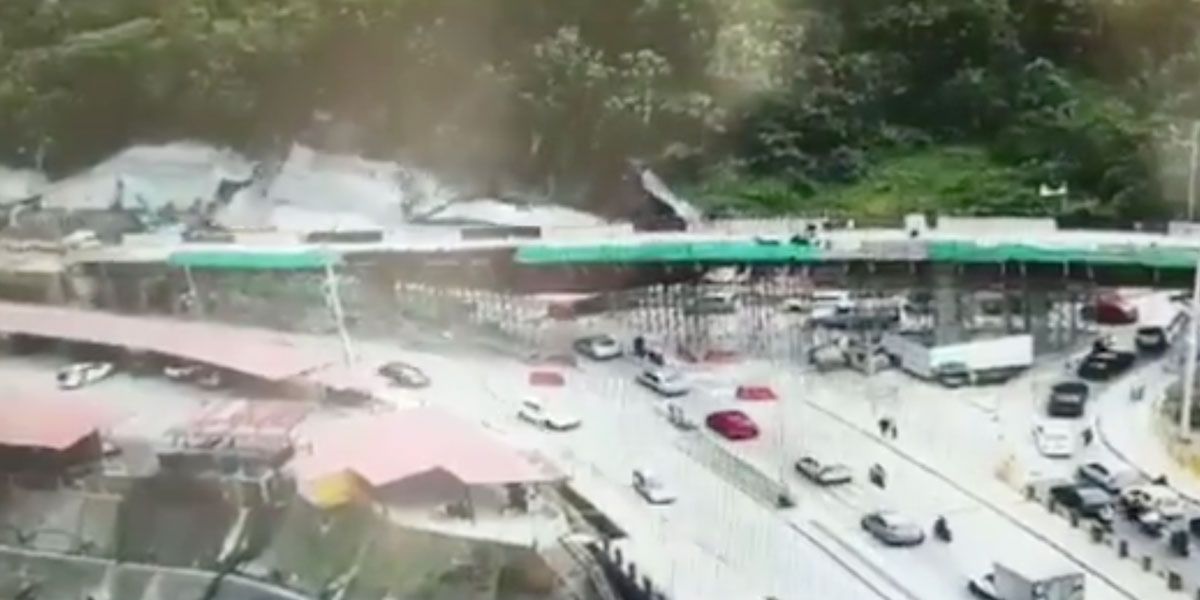 Video | Cámara de seguridad captó derrumbe en plena avenida de Manizales