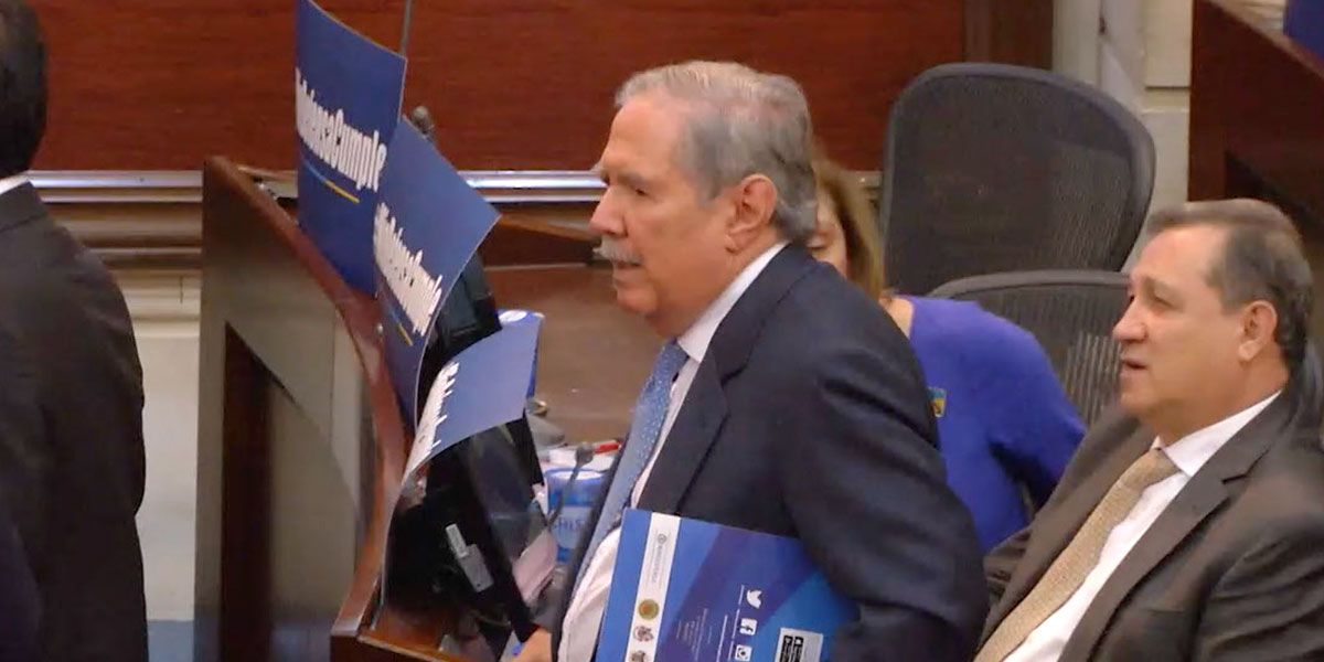 Senado se alista para votar moción de censura contra exministro Botero