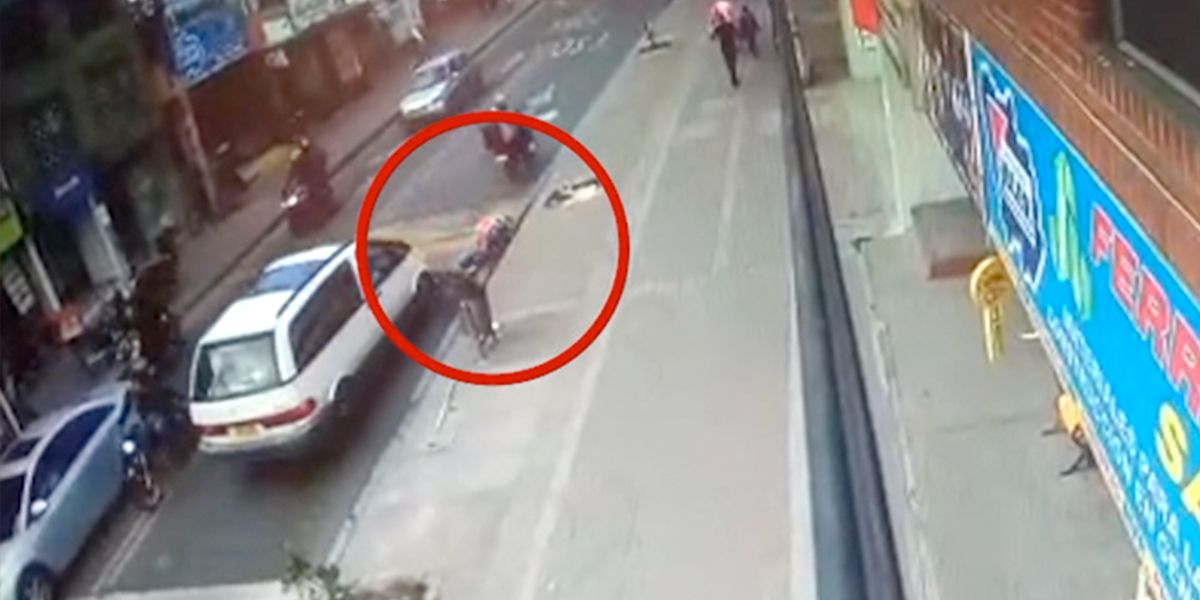 Video | Conductor atropelló a ‘rappitendero’ y en lugar de socorrerlo emprendió la huida