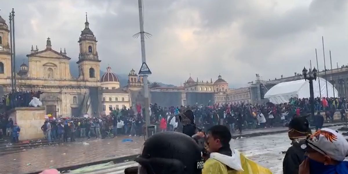 Nuevo cacerolazo en la Plaza de Bolívar fue disuelto por el Esmad