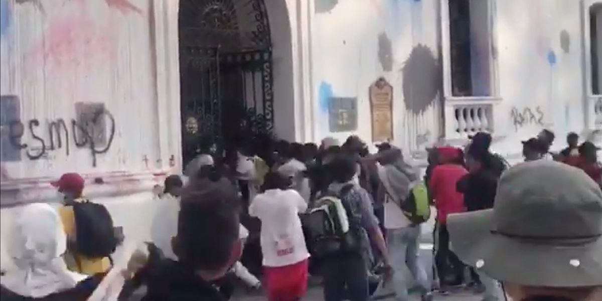 Encapuchados atacaron la Alcaldía de Popayán