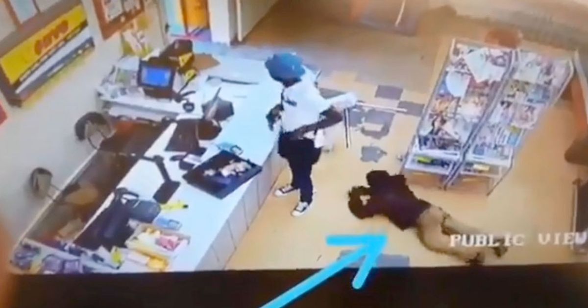 Insólito: cliente le roba a un ladrón mientras este asaltaba un supermercado