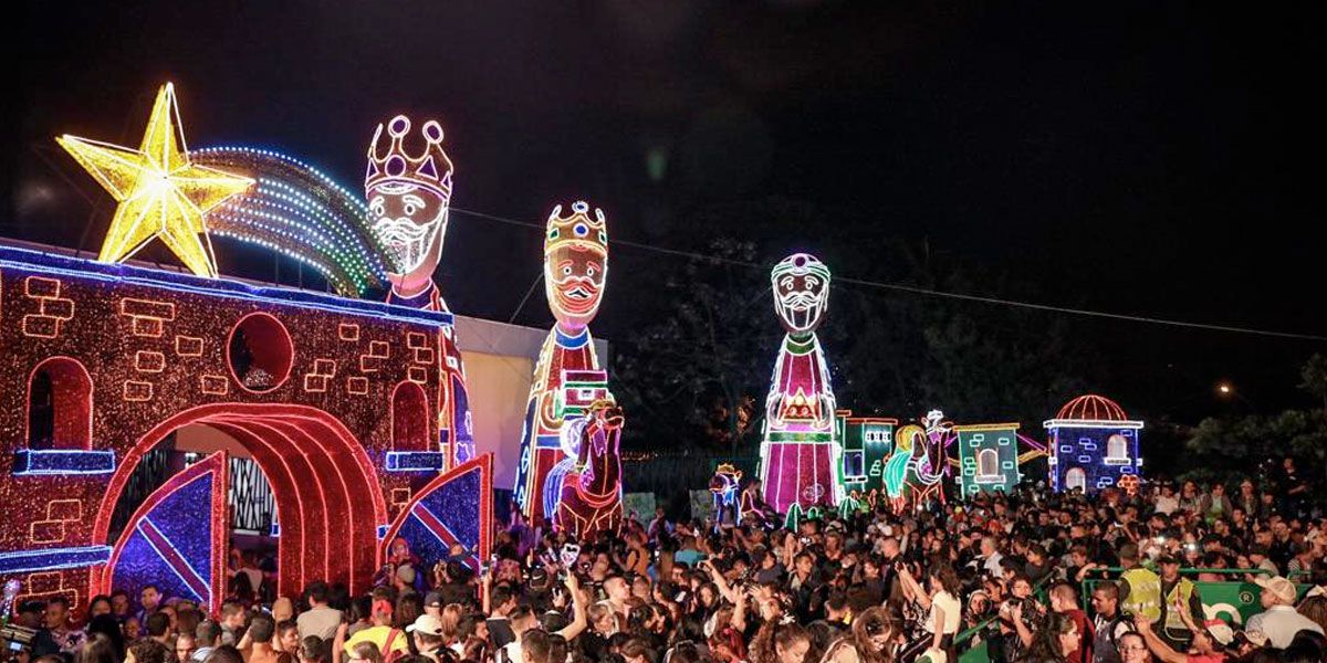 Medellín enciende su alumbrado navideño, una tradición con 27 millones de bombillas led