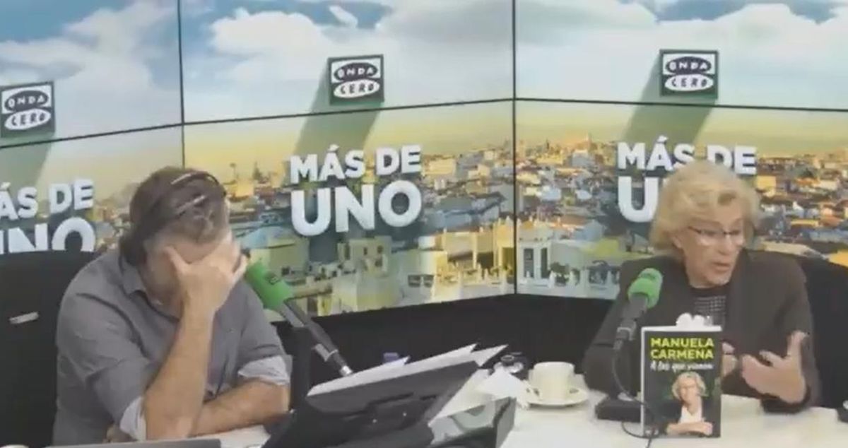 (Video) Sonora flatulencia interrumpió entrevista de exalcaldesa de Madrid en la radio española