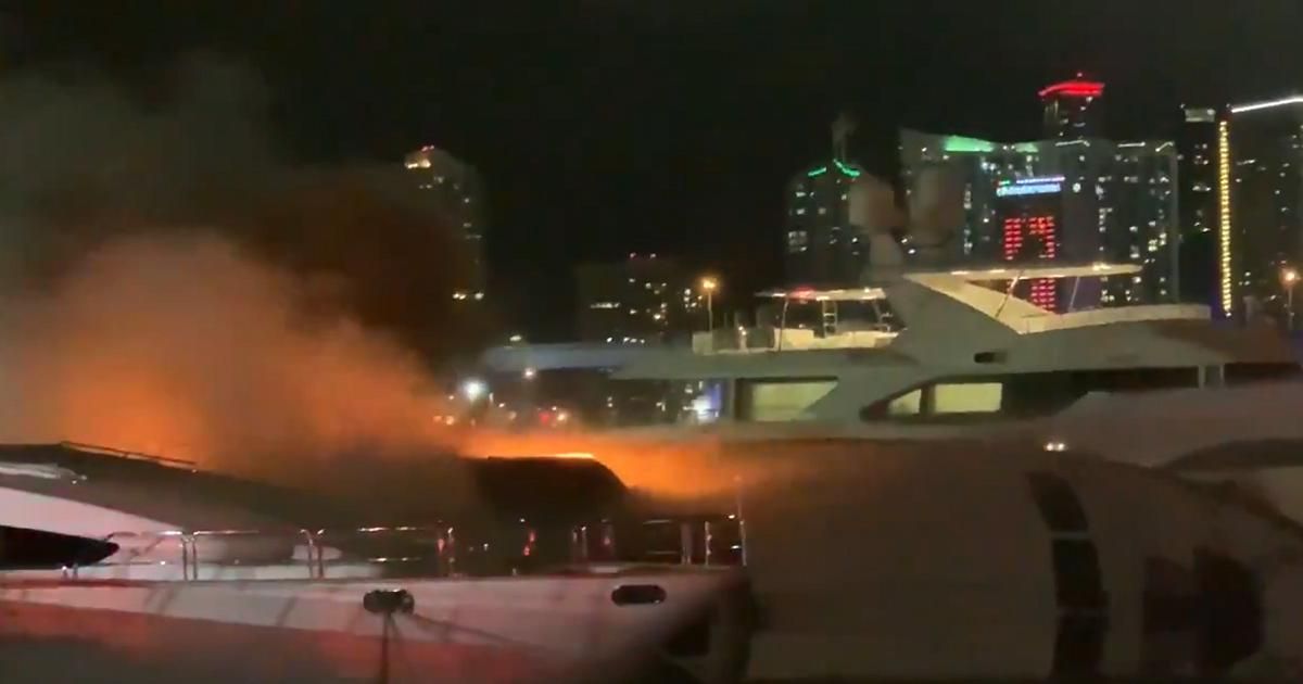 (Video) Lujoso yate de Marc Anthony de 25 mil millones de pesos se incendió en Miami
