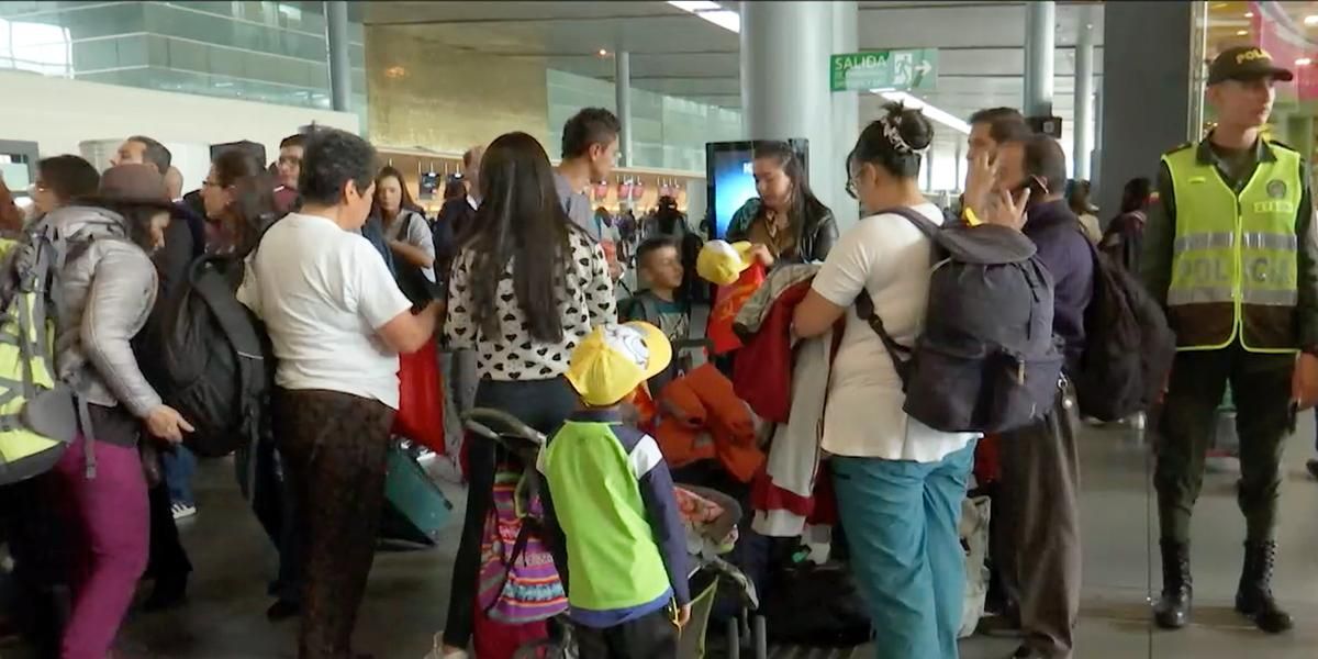 Cientos de viajeros empiezan a salir desde las terminales de Bogotá