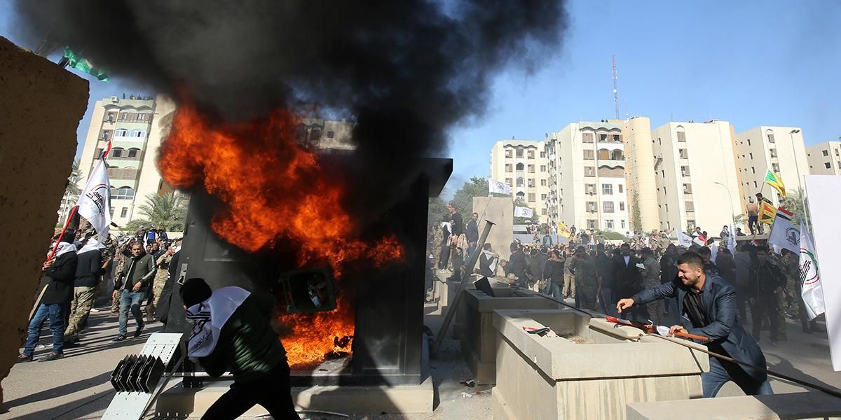 Multitud de manifestantes asaltan la embajada de EE. UU. en Bagdad