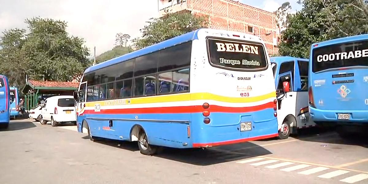 Temor entre conductores de buses en Medellín por extorsiones  