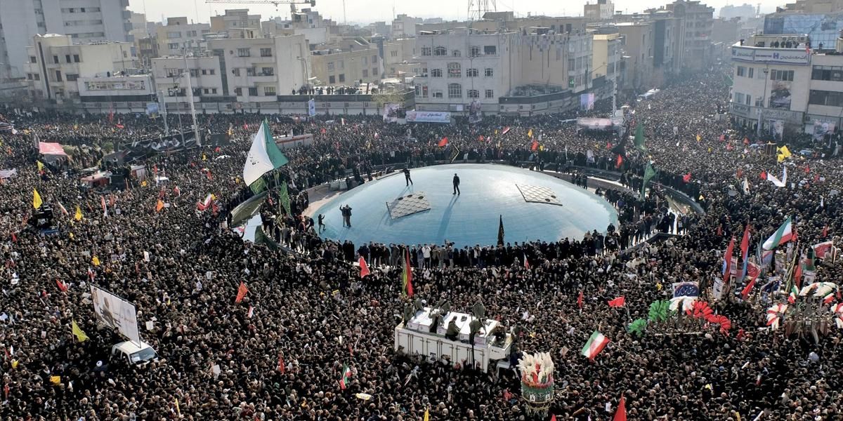 Marea humana en la ciudad iraní de Ahvaz para despedir al general Soleimani