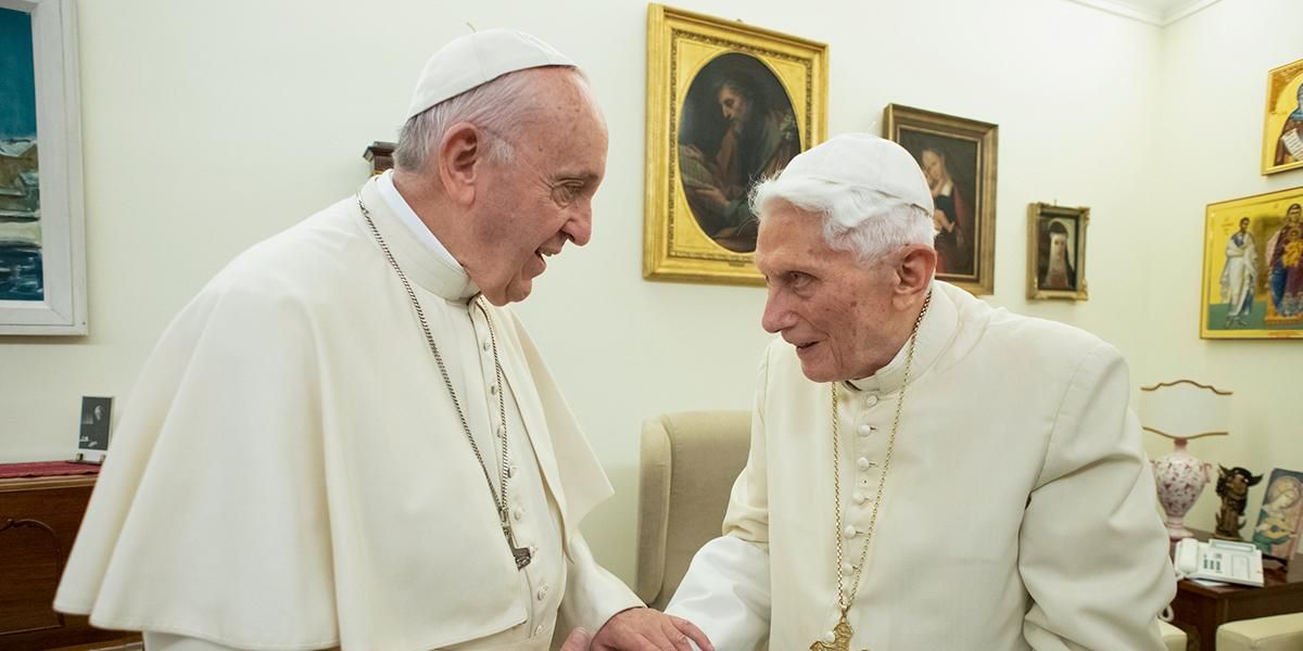Benedicto XVI pide al papa Francisco que abandone idea de la ordenación de hombres casados