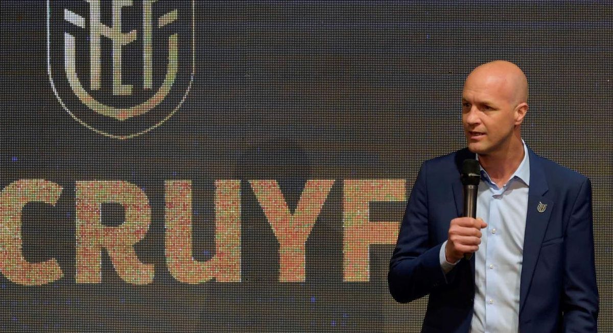 Hijo de Johan Cruyff fue presentado como nuevo DT de Ecuador